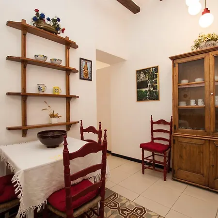 Apt Petxina Red Апартаменти *